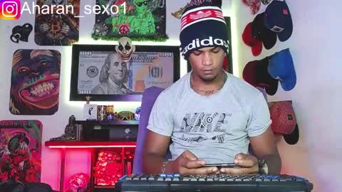 Snapshot of aharon_sexo1 chatting on February 15, 2025, 6:12 am Aharon Zamora online show from February 15, 2025, 6:12 am