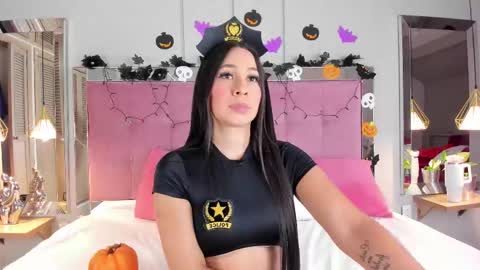 Snapshot of ahincale chatting on October 31, 2025, 8:21 pm AHINOA online show from October 31, 2025, 8:21 pm