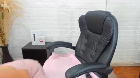 Snapshot of ahisha09 chatting on February 18, 2025, 3:43 pm Ahisha online show from February 18, 2025, 3:43 pm