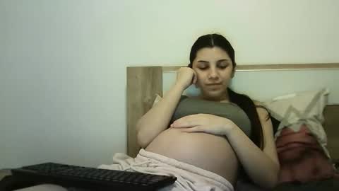 Selena online show from November 28, 2025, 5:26 pm