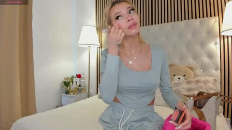 Sarah online show from April 15, 2026, 8:10 am