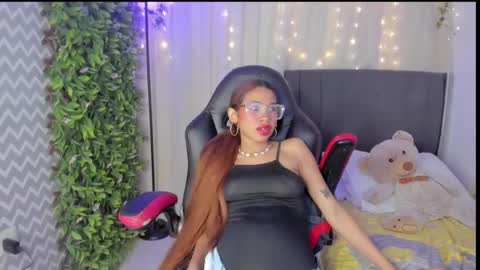 Snapshot of aida_princess chatting on March 6, 2025, 7:47 am Aida online show from March 6, 2025, 7:47 am