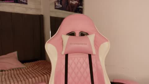 Snapshot of aida_princess chatting on October 11, 2025, 11:36 pm Aida online show from October 11, 2025, 11:36 pm