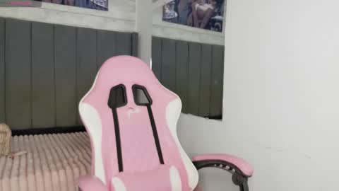 Snapshot of aida_princess chatting on October 25, 2025, 11:21 pm Aida online show from October 25, 2025, 11:21 pm