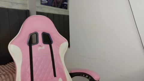 Snapshot of aida_princess chatting on October 30, 2025, 11:27 pm Aida online show from October 30, 2025, 11:27 pm