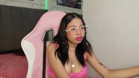 Snapshot of aida_princess chatting on December 4, 2025, 11:46 pm Aida online show from December 4, 2025, 11:46 pm