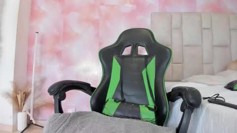 karoline  online show from February 17, 2026, 7:53 pm