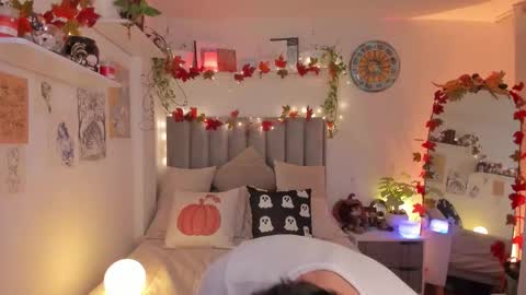 A H  online show from October 19, 2025, 12:44 am