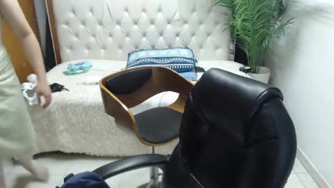 Snapshot of aidan_twink chatting on October 3, 2025, 11:24 pm AIDAN online show from October 3, 2025, 11:24 pm