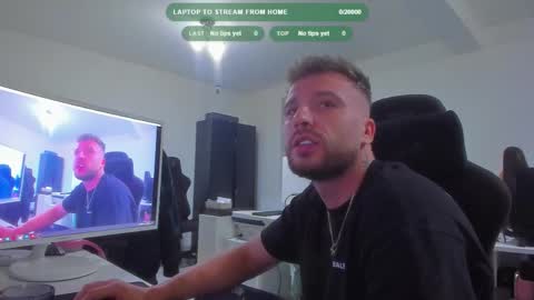 Snapshot of aidenmatthew chatting on October 17, 2025, 6:21 pm Aiden online show from October 17, 2025, 6:21 pm
