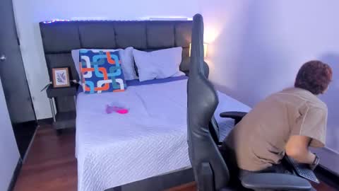 Aiden  online show from December 1, 2025, 1:05 pm