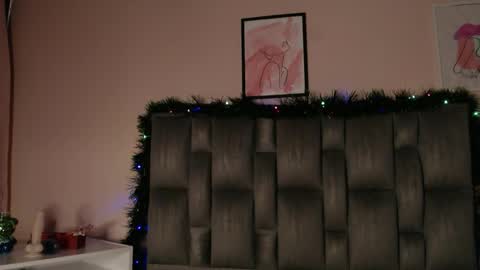 Ailyn online show from December 18, 2025, 9:43 pm