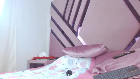 aiilynsmiith online show from November 24, 2025, 3:50 am