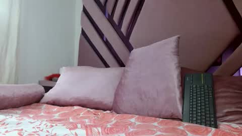 aiilynsmiith online show from December 16, 2025, 7:30 pm