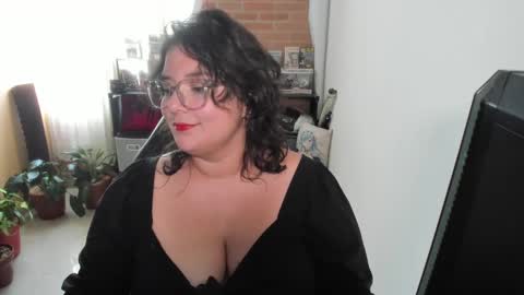 Catalina online show from September 19, 2025, 7:58 pm