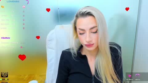 Allie  online show from November 14, 2025, 9:19 am