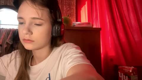 Kira online show from October 12, 2025, 5:17 am