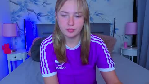 Alisa online show from November 6, 2025, 1:23 pm