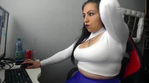 Snapshot of ailyn_gomez chatting on October 29, 2025, 12:51 pm AILYN GOMEZ online show from October 29, 2025, 12:51 pm