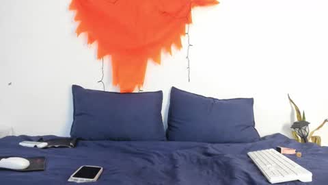 Ainoa  online show from October 29, 2025, 8:10 pm