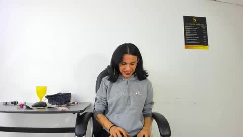 Aisha online show from November 15, 2025, 4:54 am