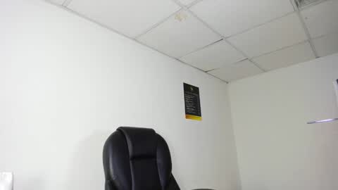 Aisha online show from December 5, 2025, 3:48 am