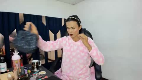 Snapshot of aisha_hotts777 chatting on February 4, 2026, 4:40 am Aisha online show from February 4, 2026, 4:40 am