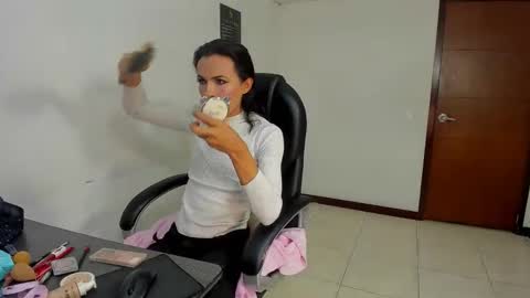 Snapshot of aisha_hotts777 chatting on February 19, 2026, 3:57 am Aisha online show from February 19, 2026, 3:57 am