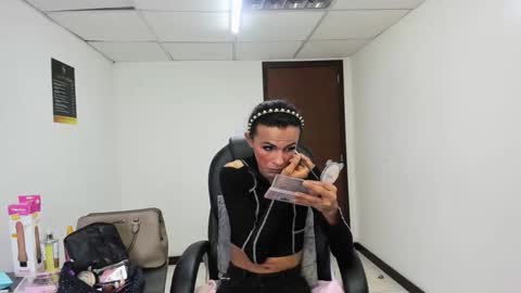 Aisha online show from April 6, 2026, 3:15 am