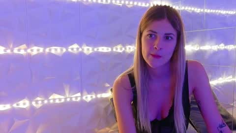 Aisha online show from September 23, 2025, 4:59 am
