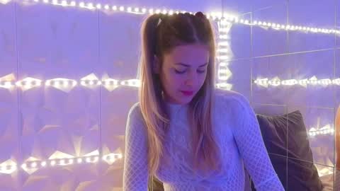 Aisha online show from October 27, 2025, 6:06 am