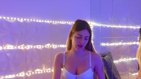 Aisha online show from November 17, 2025, 6:19 am