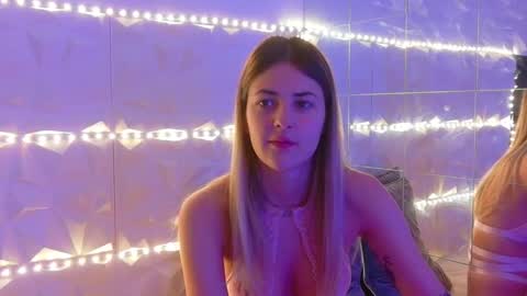 Aisha online show from November 19, 2025, 6:13 am