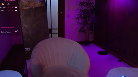 aishiro online show from September 22, 2025, 6:10 pm