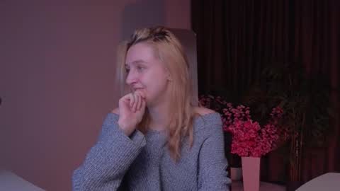 aishiro online show from December 2, 2025, 1:50 pm