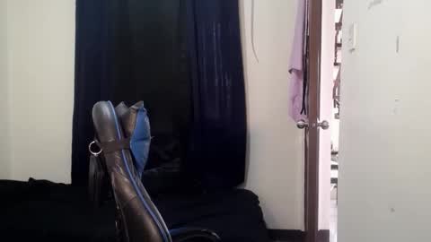 aj_daksxx online show from April 22, 2026, 5:54 am