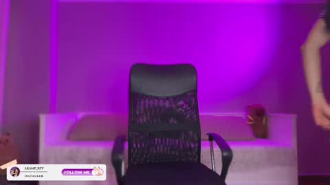             online show from October 18, 2025, 9:15 pm