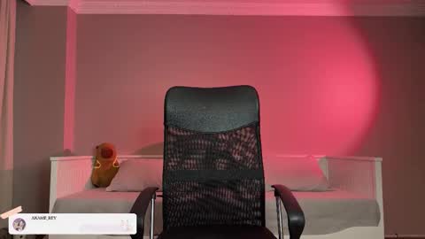             online show from October 27, 2025, 7:40 pm