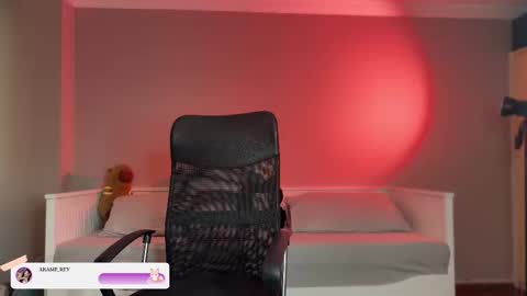             online show from October 28, 2025, 8:11 pm