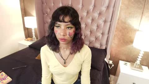 A K A N E  U W U online show from February 25, 2025, 4:42 pm