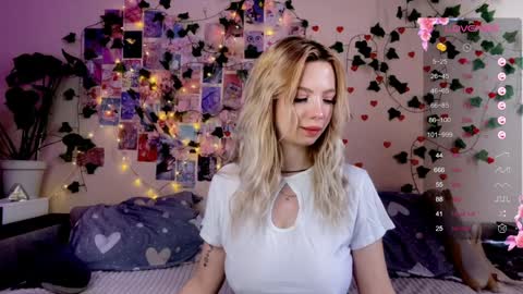 Akari online show from April 11, 2026, 7:45 am