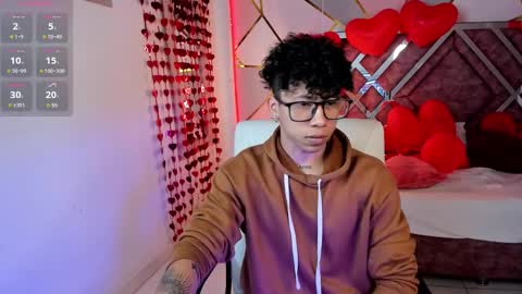 akazaboy online show from February 19, 2025, 4:44 am