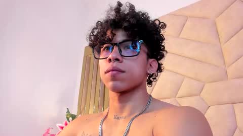 akazaboy online show from March 29, 2026, 6:02 am