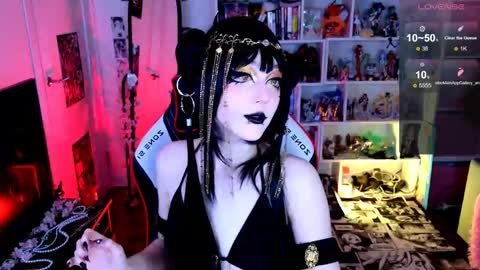 Snapshot of aki__ra chatting on May 21, 2026, 7:10 pm Aki online show from May 21, 2026, 7:10 pm