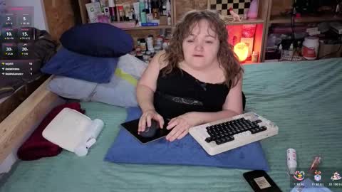 Natalie online show from December 4, 2025, 1:53 pm