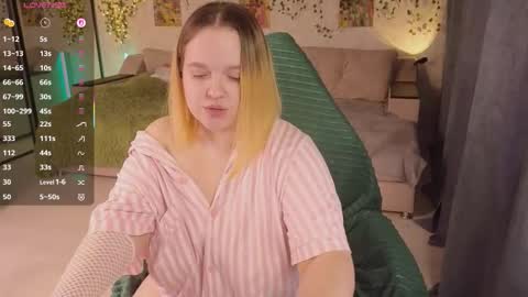 Aki online show from October 23, 2025, 11:31 am