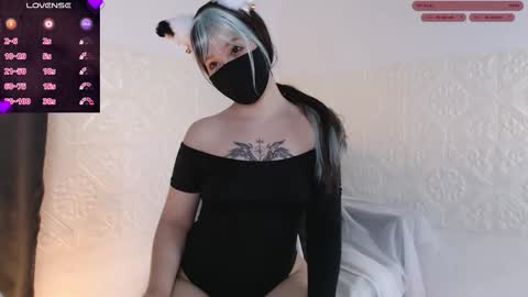 Snapshot of akira_amy chatting on October 31, 2025, 11:22 am Amilia online show from October 31, 2025, 11:22 am