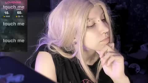 Snapshot of akira_ivyy chatting on September 25, 2025, 8:23 pm Akira online show from September 25, 2025, 8:23 pm