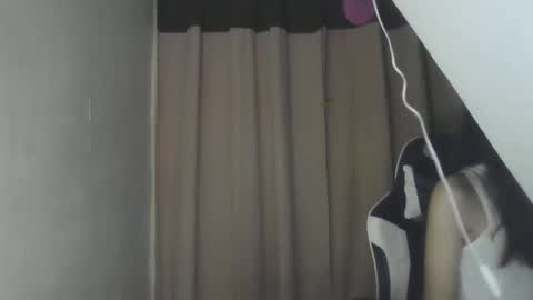 akira_z101 online show from March 3, 2025, 9:33 am