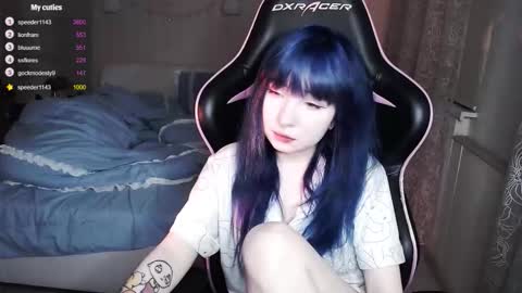 akirahartyx online show from September 22, 2025, 3:58 pm